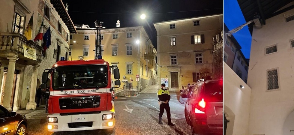 Si rompe la piattaforma e gli operai restano bloccati a diversi metri d'altezza per un'ora